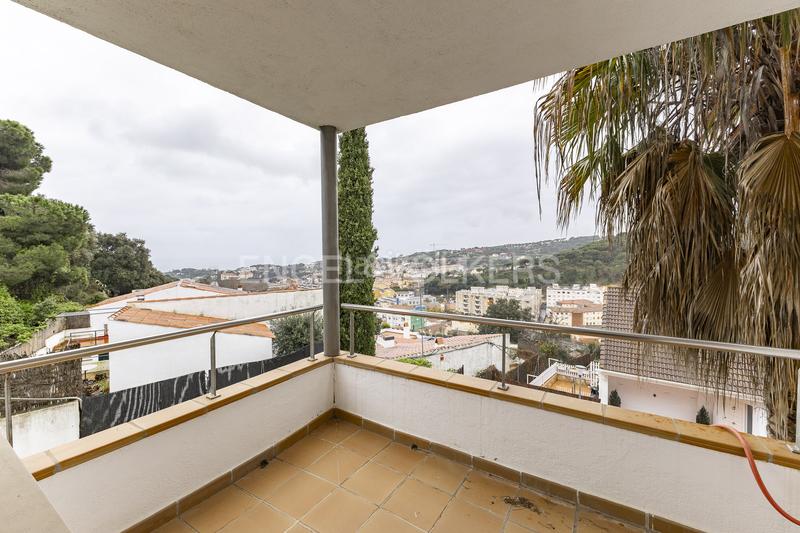 Foto 25563a33-e54f-4393-b84c-e7503b873f03. Casa adossada amb calefacció aparcament a Centre Sant Andreu de Llavaneres