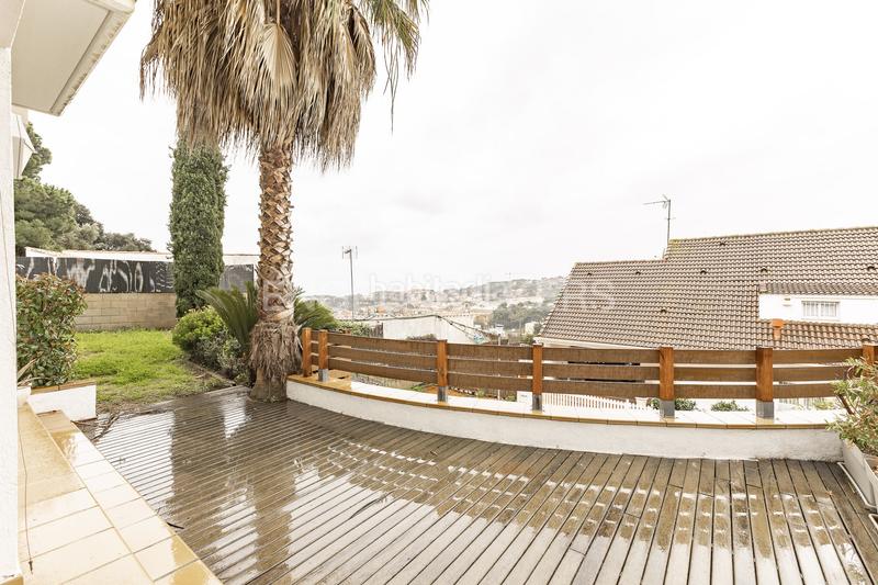 Foto d99cb728-1da3-452b-b58c-c62f32621069. Casa adossada amb calefacció aparcament a Centre Sant Andreu de Llavaneres