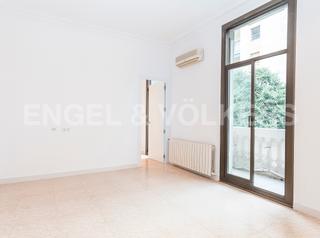 Alquiler Apartamento  Carrer de la diputació. Piso muy luminoso sin muebles en eixample