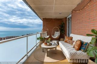 Dúplex en Les Botigues de Sitges. Impresionante dúplex con vistas panorámicas que le fascinará