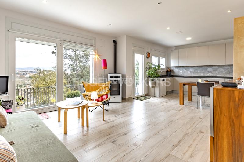 Foto 48b06a3d-1834-4aeb-bbb3-36806a6a1ead. Casa con riscaldamento parcheggio in Montflorit Cerdanyola del Vallès