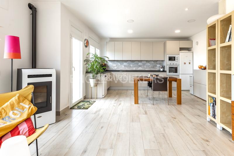 Foto 93262d26-089b-4f5c-be62-713ca9894e39. Casa con riscaldamento parcheggio in Montflorit Cerdanyola del Vallès