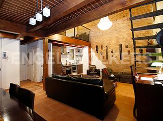 Apartament a Tres Torres. Acogedor loft dplex en tres torres
