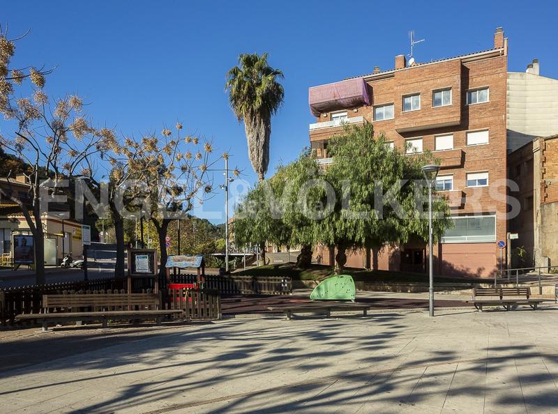 Foto 576f4677-eade-4e20-a972-16a4f530bcd2. Terreno residencial parcela exclusiva con vistas panorámicas a la montaña en Molins de Rei