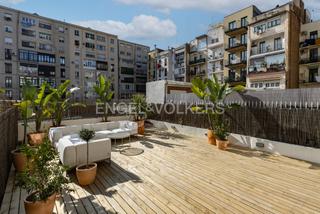 Piccolo appartamento in L´Antiga Esquerra de l´Eixample. Principal con terraza a estrenar en finca regia en eixample