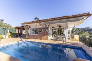 Casa  Carrer gralla. Lujoso refugio con encanto moderno en lametlla del vallès casa d