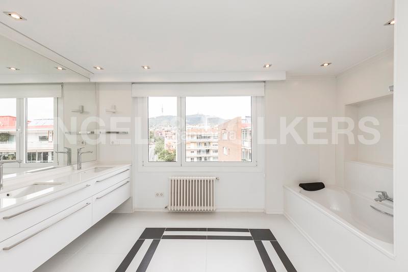 Foto 0b7f0733-4784-411d-a95e-ff98d4005569. Ático exclusivo piso de alto standing en turó parc en Barcelona