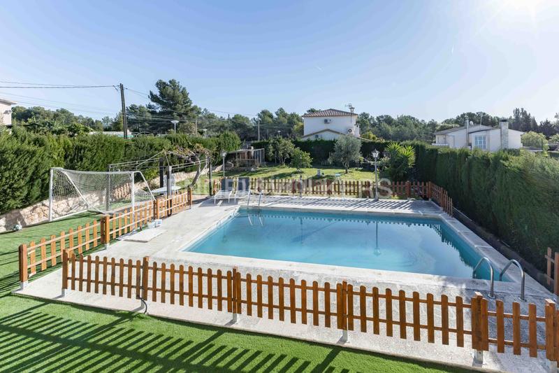 Foto 0c70bca5-677e-4754-a800-f3314b973c13. Casa amb calefacció aparcament piscina a Catllar (El)