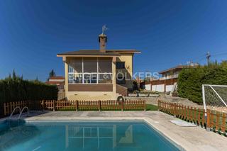 Casa a Catllar (El). Casa unifamiliar con piscina y amplio jardín
