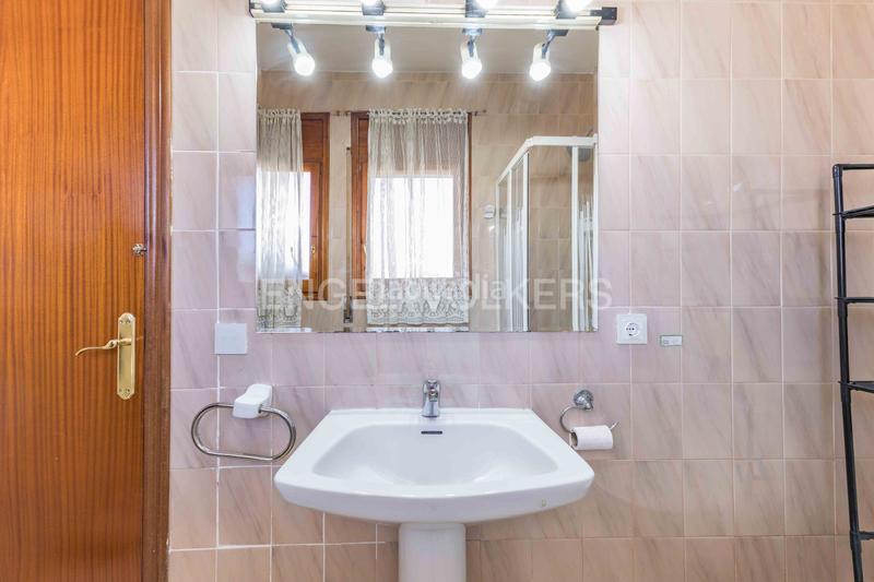 Foto 8d571b4c-ae3d-4a6f-9994-57f3f9f2cb77. Casa amb calefacció aparcament piscina a Catllar (El)