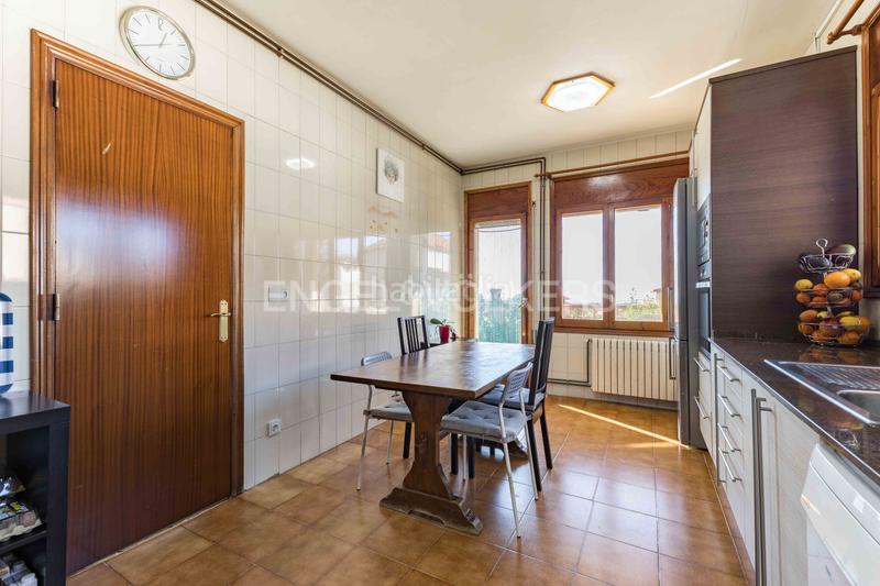 Foto b954f05f-81bb-4b32-9827-56c8130cbe59. Casa amb calefacció aparcament piscina a Catllar (El)