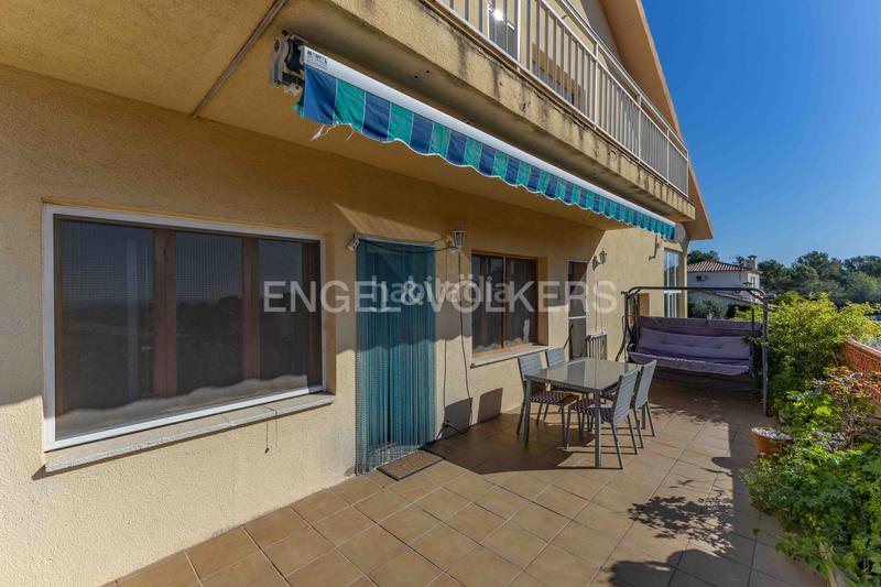 Foto d5693a0d-bb85-437b-9675-35d98af244a2. Casa amb calefacció aparcament piscina a Catllar (El)