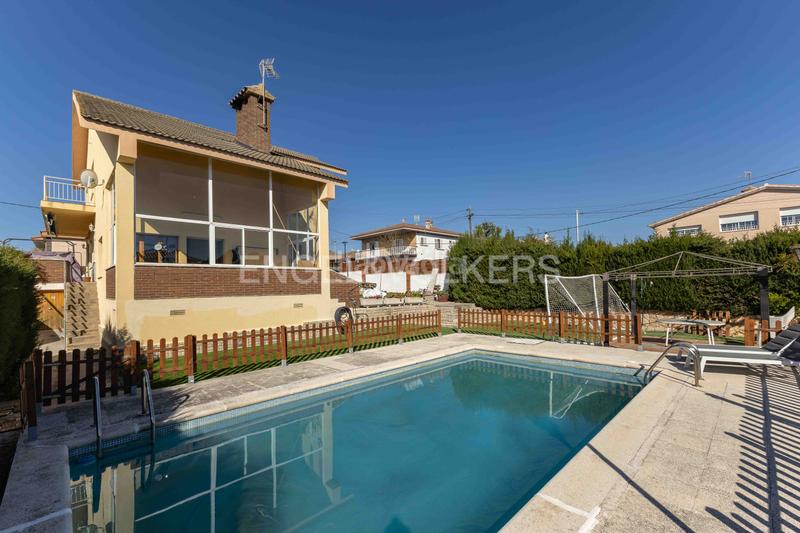 Foto fa918d39-6d69-4838-97a1-04133c48de41. Casa amb calefacció aparcament piscina a Catllar (El)