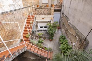 Maison à Vinyets-Molí Vell. Joya histórica en sant boi casa encantadora de 1934 con terraza