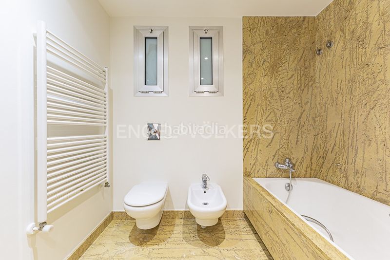 Foto 0573379a-d9e9-4d63-9449-228ced6b306d. Casa amb calefacció aparcament piscina a Sant Gervasi - Bonanova Barcelona