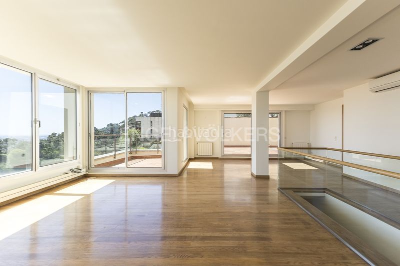 Foto 21f2d99c-f3f4-4045-8c59-57efcc0751de. Casa amb calefacció aparcament piscina a Sant Gervasi - Bonanova Barcelona