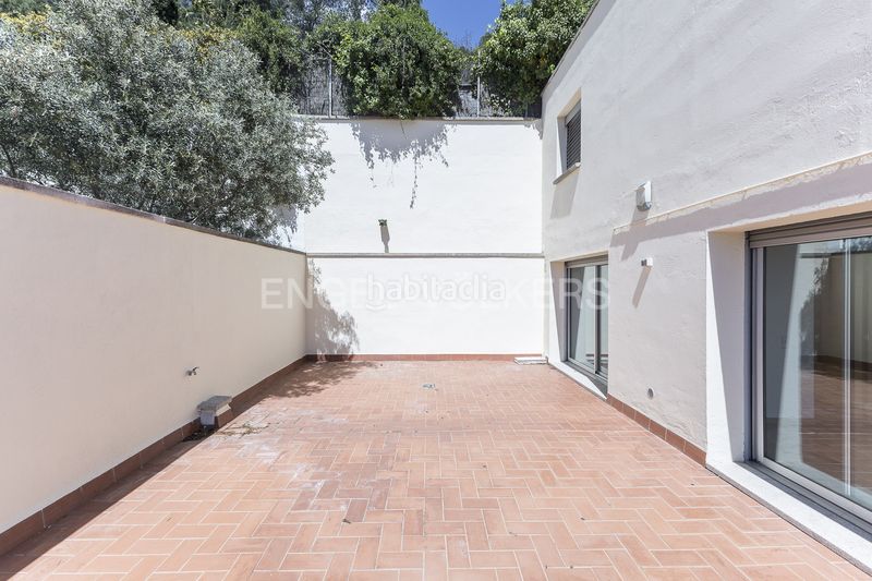 Foto 3db1225a-1545-496c-a38e-bd34b5113ab6. Casa amb calefacció aparcament piscina a Sant Gervasi - Bonanova Barcelona