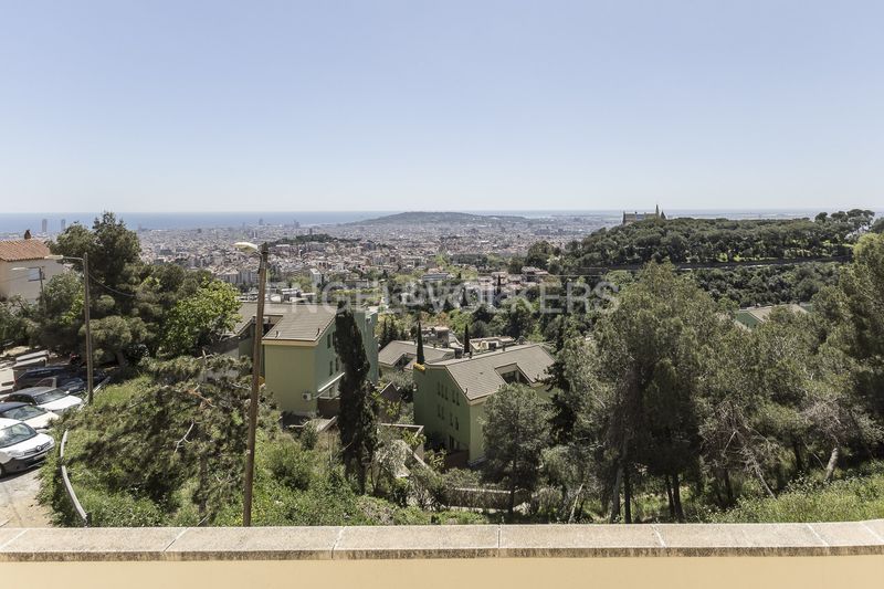 Foto 5d315404-2eec-4600-9aa2-f72c0c1a280a. Casa amb calefacció aparcament piscina a Sant Gervasi - Bonanova Barcelona