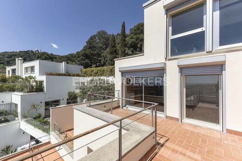 Foto 6c356a93-974c-44b4-a1ba-e4e559237a3d. Casa amb calefacció aparcament piscina a Sant Gervasi - Bonanova Barcelona