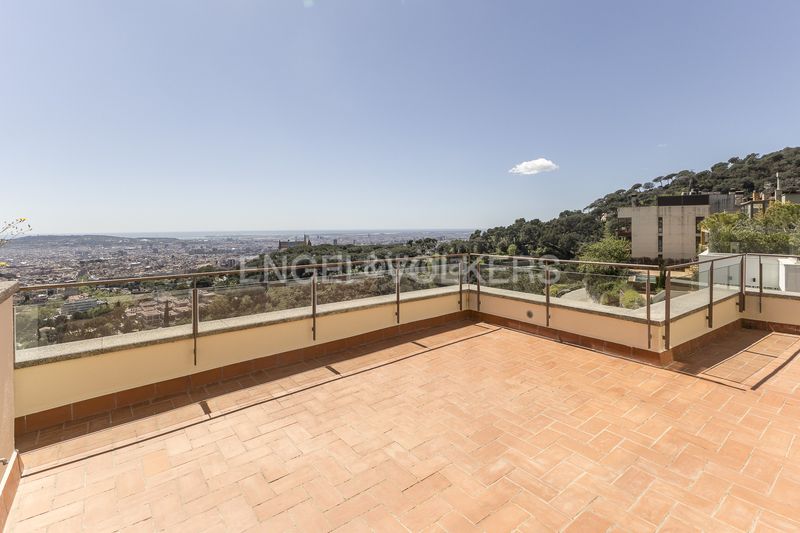 Foto 9cb1fa87-aa0e-44a5-9f10-5b187cd730e7. Casa amb calefacció aparcament piscina a Sant Gervasi - Bonanova Barcelona