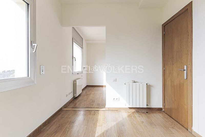 Foto bc3baecc-6786-4911-8c26-69664b6a83f9. Casa amb calefacció aparcament piscina a Sant Gervasi - Bonanova Barcelona