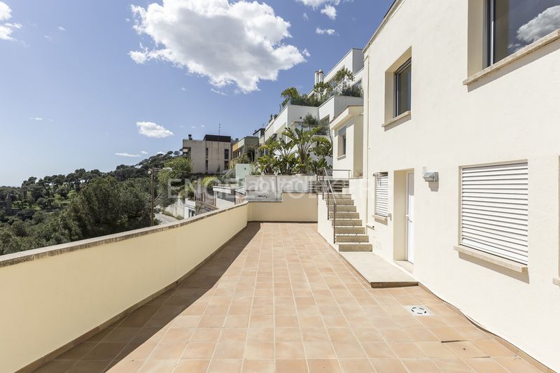 Foto c87124e3-db22-4fa7-96fc-ee39ec7cc3ad. Casa amb calefacció aparcament piscina a Sant Gervasi - Bonanova Barcelona