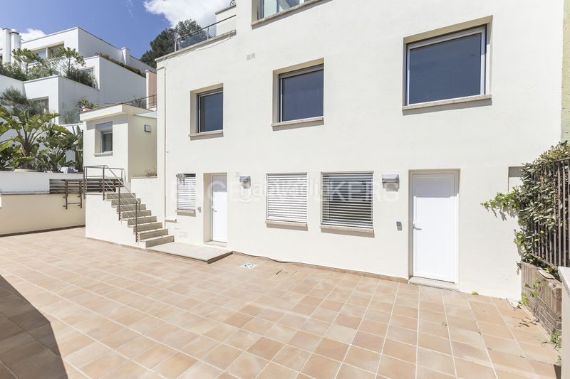 Foto cf23397b-194a-45bb-be93-0f899073f159. Casa amb calefacció aparcament piscina a Sant Gervasi - Bonanova Barcelona