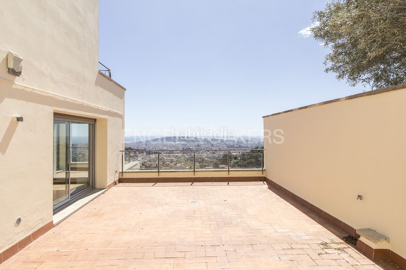 Foto d80400c9-df73-4054-b624-d8c2f8cdd0a2. Casa amb calefacció aparcament piscina a Sant Gervasi - Bonanova Barcelona