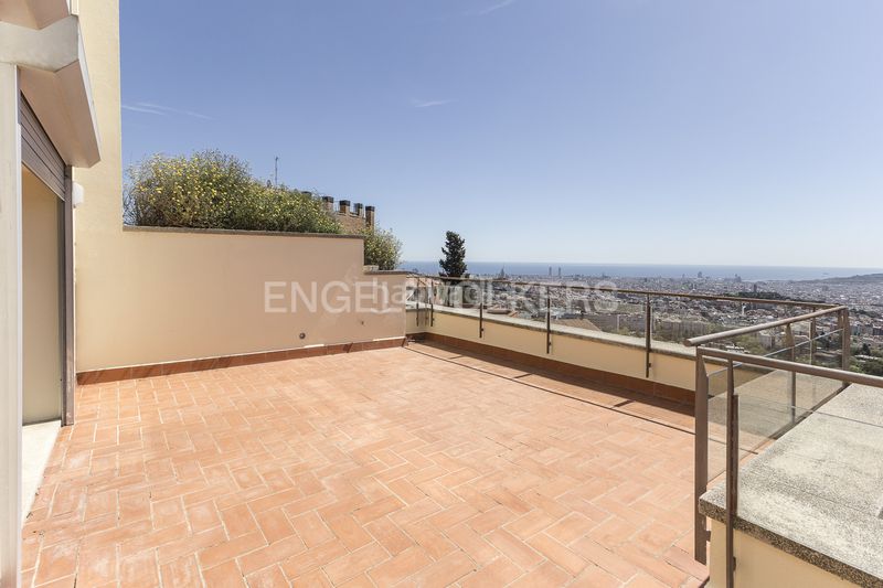 Foto f7a7ac82-da5e-4e6f-a740-0ba591dbf7ed. Casa amb calefacció aparcament piscina a Sant Gervasi - Bonanova Barcelona