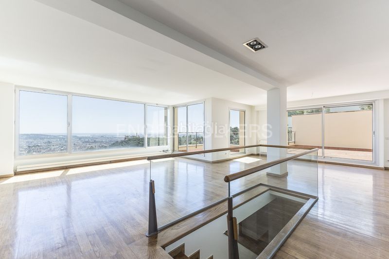 Foto f7e92c38-3214-4ddb-9e3b-daca905a6684. Casa amb calefacció aparcament piscina a Sant Gervasi - Bonanova Barcelona