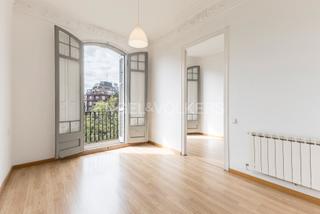 Apartamento en Dreta de l´Eixample. Interesante piso al lado de passeig de gràcia