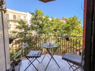 Rent Apartment in Sagrada Família. Piso temporal con balcón con vistas