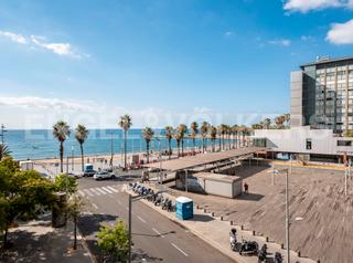 Appartement  Carrer de trelawny. Espectacular piso en primera linea de mar