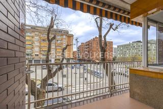 Apartment in Vinyets-Molí Vell. Amplio y luminoso piso con excelentes vistas y espacios abiertos