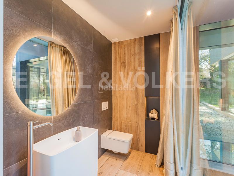 Foto edf796b1-d28d-467d-8ad6-10dbf3665a4b. Lloguer casa amb calefacció aparcament piscina a Sant Cugat del Vallès