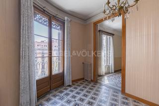 Apartamento  Carrer de roger de llúria. Encantador piso regio cerca de la pedrera