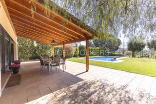 Casa a Ametlla del Vallès (L´). Exquisito refugio unifamiliar con piscina y ascensor