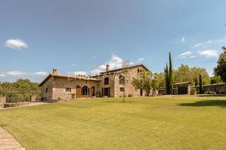Casa a Perafita. Espectacular masía con extensa propiedad en perafita ofrecida po