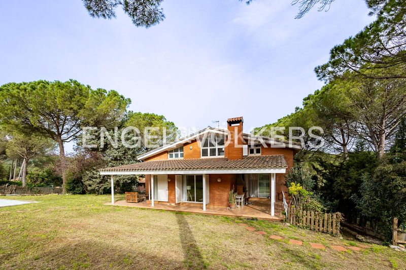 Foto 82a5dbe4-7e71-482e-9ad7-b4661107cf7d. Casa amb calefacció aparcament piscina a Begues