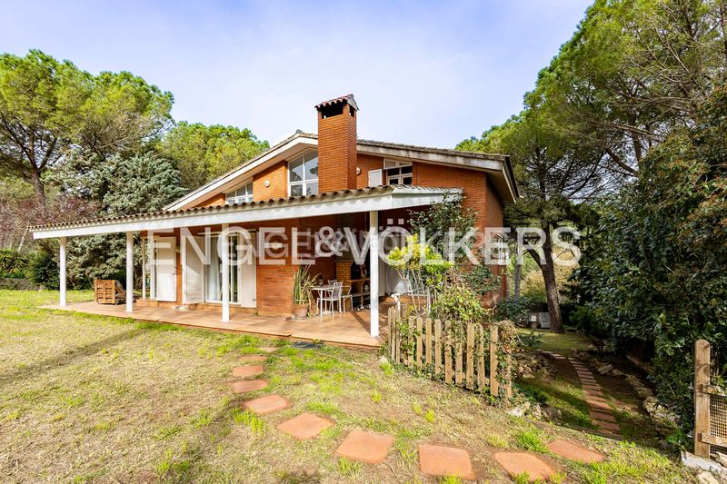 Foto b4ff398d-1bed-4006-8c43-06ea3b482be9. Casa amb calefacció aparcament piscina a Begues