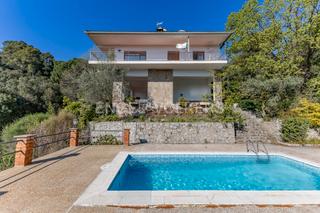 Maison à El Racó-Sant Feliu del Racó. Magnífica y amplia casa con piscina en sant feliu del racó