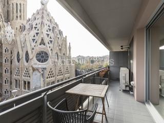 Rent Apartment in Sagrada Família. Magnífico piso temporal con terraza y parking