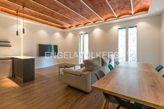Apartament a Sant Antoni. Magnífico piso exterior y reformado en eixample