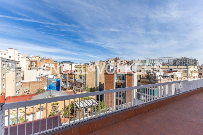 Foto 09388031-1129-4064-821a-31aa02de6509. Àtic amb calefacció a Vila de Gràcia Barcelona