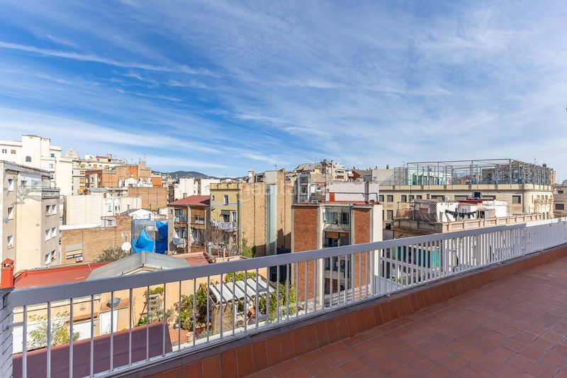 Foto d3e92313-7b0b-4453-a1b1-1d58456e56e8. Àtic amb calefacció a Vila de Gràcia Barcelona