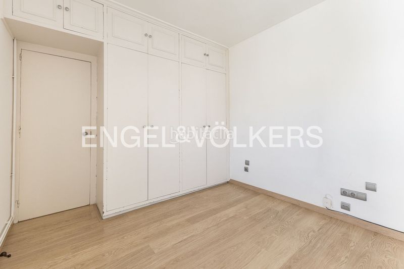 Foto ea0e73e7-e5bd-4970-a058-d495f6e6bfd9. Àtic amb calefacció a Vila de Gràcia Barcelona