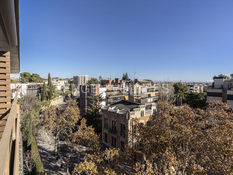 Foto b966441e-c147-4d90-9b19-bbeb958392b9. Affitto attico con riscaldamento parcheggio piscina in Barcelona