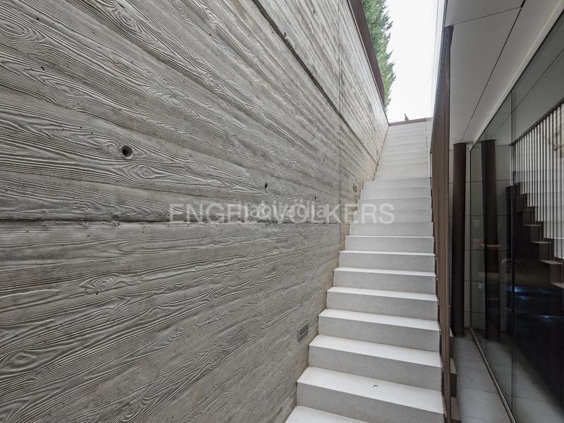 Foto f4e35b63-8209-4ed3-b24d-e5d3b466f270. Affitto attico con riscaldamento parcheggio piscina in Barcelona