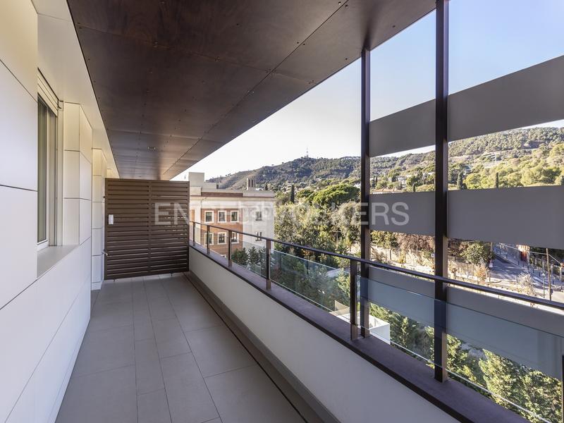 Foto 1e9d1689-8b57-45d8-9a87-aeee4e1e5d86. Alquiler ático  único con terraza y piscina privada en pedralbes en Barcelona