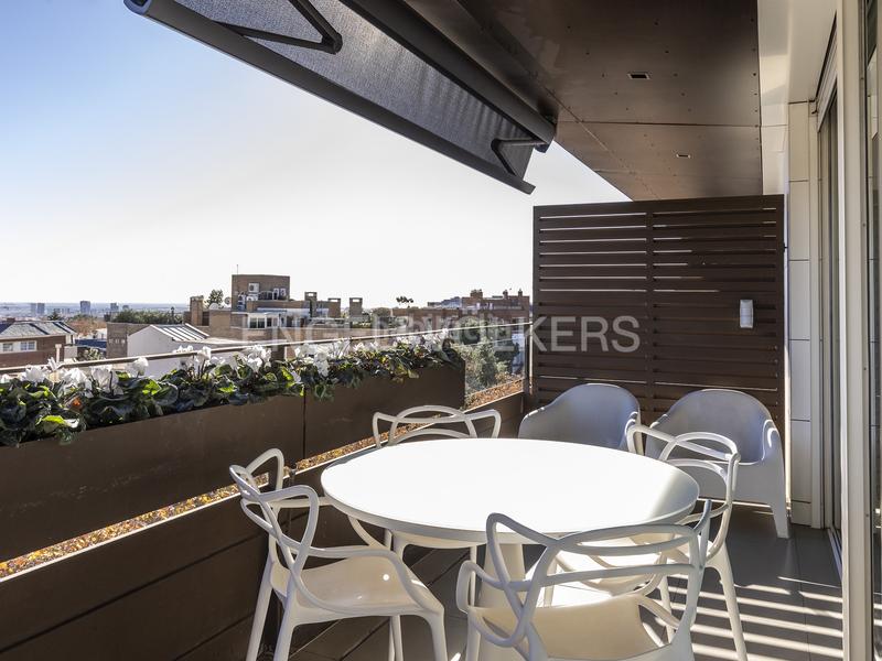 Foto 34c46932-32e7-4324-985b-4ba787ddf554. Alquiler ático  único con terraza y piscina privada en pedralbes en Barcelona